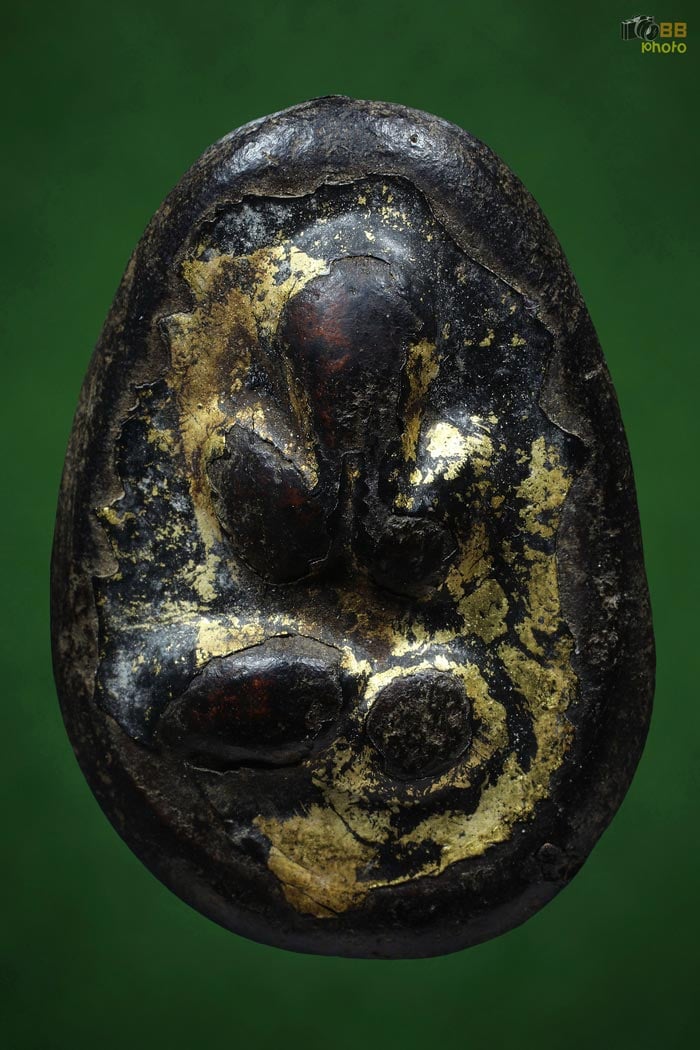 พระปิดตาหลวงปู่ไข่ พิมพ์หลังยันต์