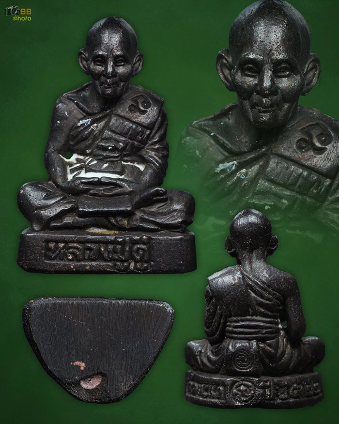 รูปหล่อหลวงปู่ดู่ วัดสะแก