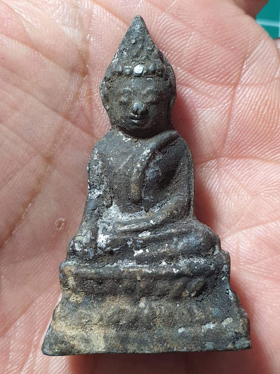 พระแก้บนอยุธยา หน้าตักประมาณ 1 นิ้ว