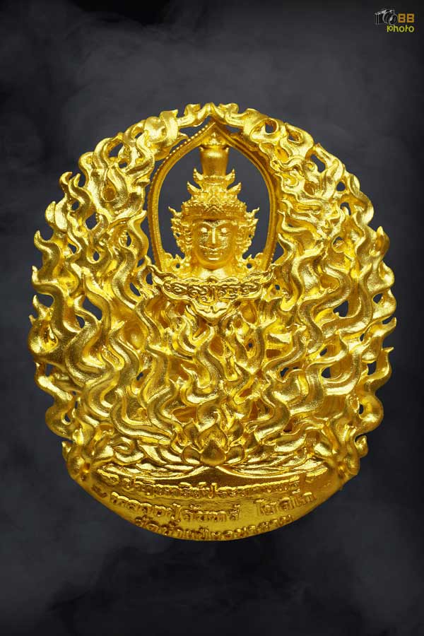 ท้าวเวสสุวรรณครูบาจันทร์ วัดนํ้าแป้ง ทองคํา
