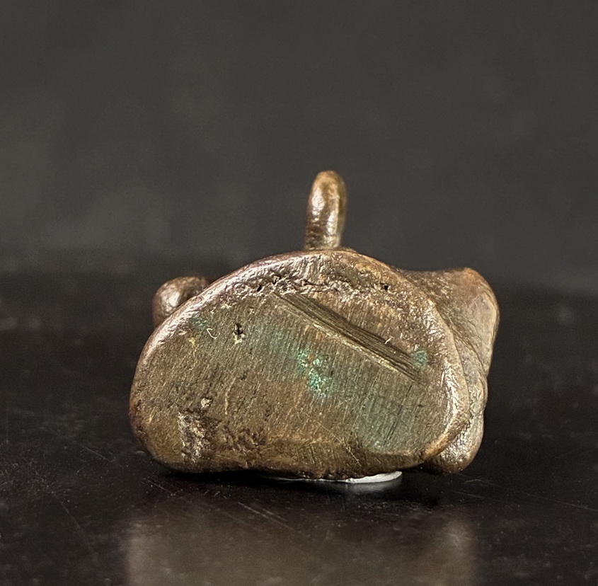 เพชรกลับ มีหูแขวนเนื้อโลหะผสมจัดมาก