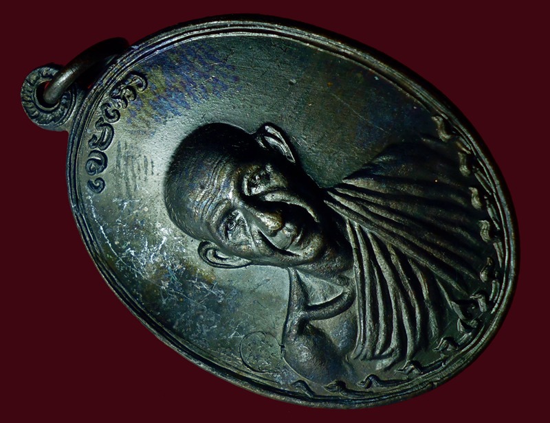 เหรียญกองพัน2 เนื้อทองแดง บล็อก หลังแตก(องค์5)