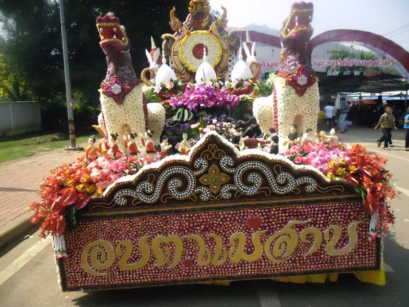 เที่ยวงานสตอเบอรี่ ชมบารมีครูบาอินถา ภูเขาสูงเสียดฟ้า บรรยากาศสวิตเซอร์แลนด์