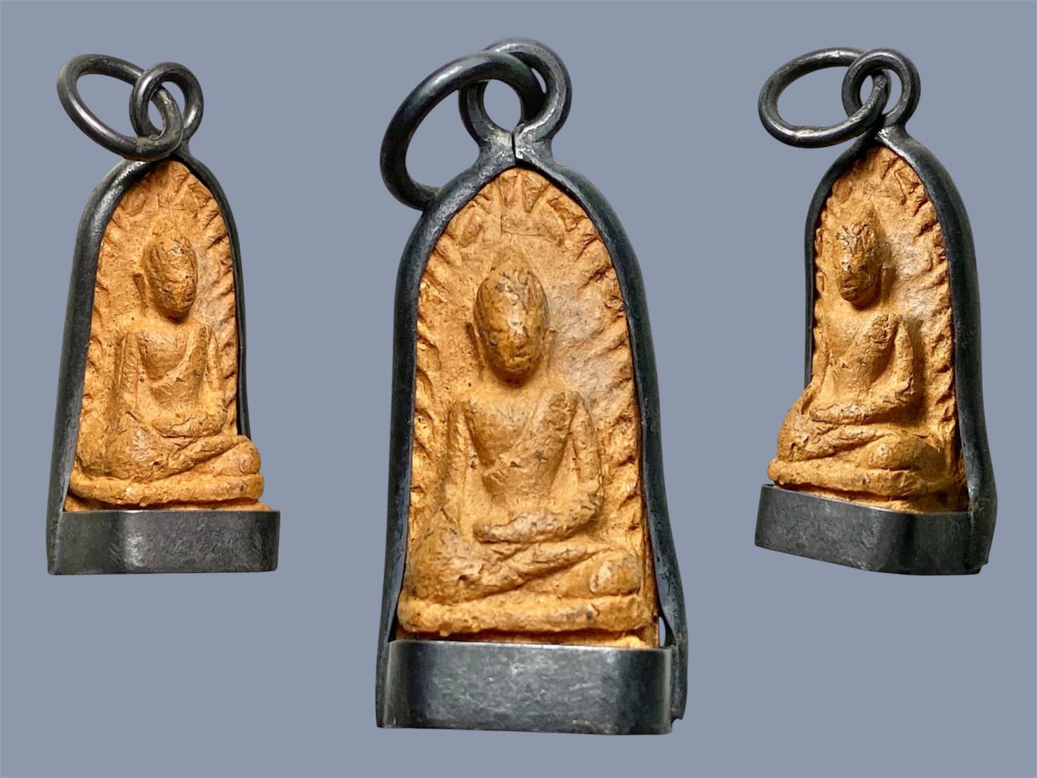 พระรอดวัดพระสิงห์เลี่ยมเงินโบราญ