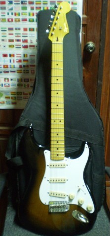 กีต้าร์ไฟฟ้า รุ่น SQUIER CLASSIC VIBE STRAT 50'S