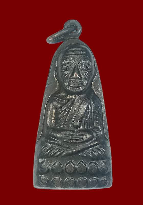 พระหลวงปู่ทวดพิมพ์เตารีด(มีหู) หลังตัวหนังสือพิมพ์ใหญ่(แจกปีนัง/มาเลเซีย) เนื้อทองแดง ปี2524