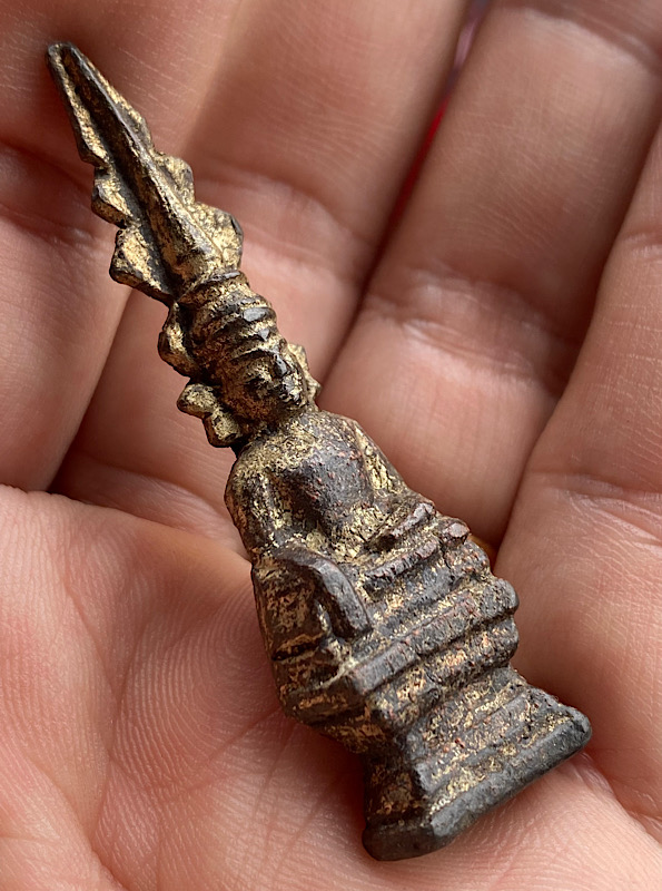 พระเชียงแสนใบเลื่อยตะกั่วสนิมแดง