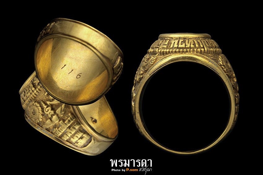 แหวนทองคำที่ระลึกฉลอง ๙๐ ปี หลวงปู่แหวน สุจิณฺโณ วัดดอยแม่ปั๋ง อ.พร้าว จ.เชียงใหม่ จัดสร้างเมื่อ