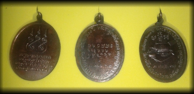 เหรียญรุ่นพิเศษสามอาจารย์ หลวงปู่มั่น หลวงปู่แหวน ครูบาศรีวิชัย วัดเจดีย์หลวง ปี2538