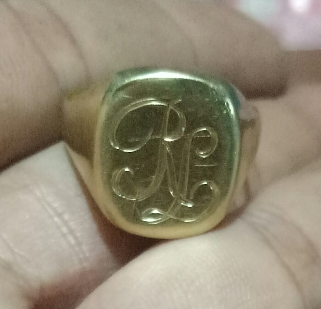 แหวนทอง14K ครับสวยมาก ไม่แพงครับ