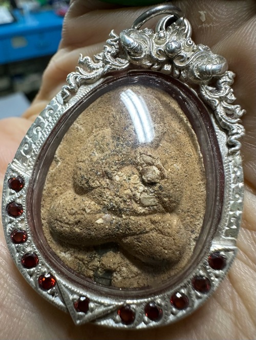 พระปิดตาครูบาจันต๊ะรุ่น2 ฝังสมเด็จวัดบวร