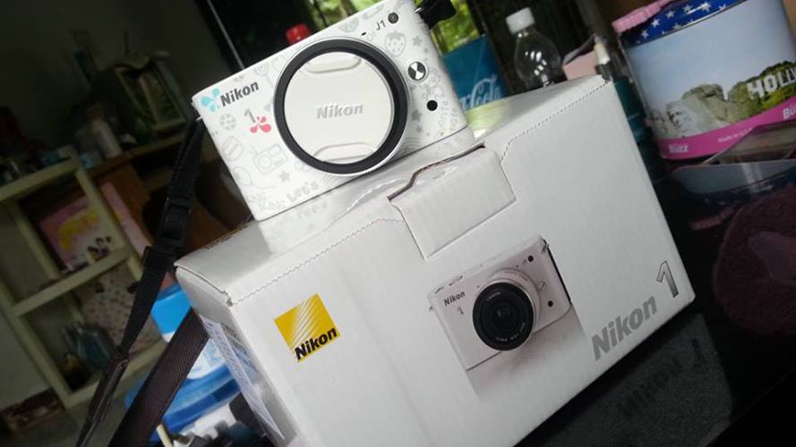 ขายกล้อง Nikon ครับ Nikon1 J1 สีขาว ประกันเหลือ