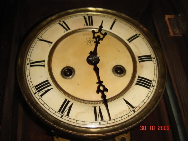 นาฬิกาลอนดอนแขวนผนังโบราณยี่ห้อ Junghans หน้าปัทม์ฟลิม์