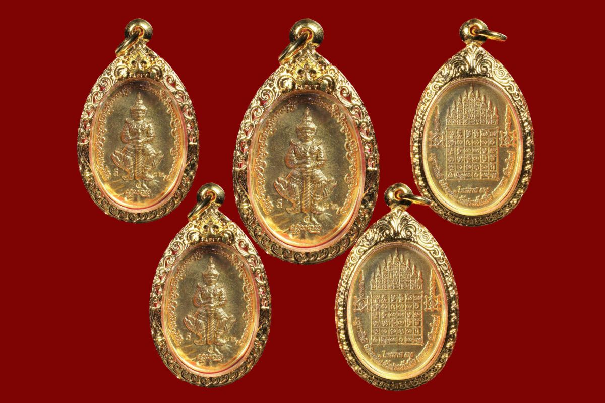 เหรียญเนื้อทองฝาบาตรท้าวเวสสุวรรณครูบาสิทธิ  รุ่น ๙๐ ปี