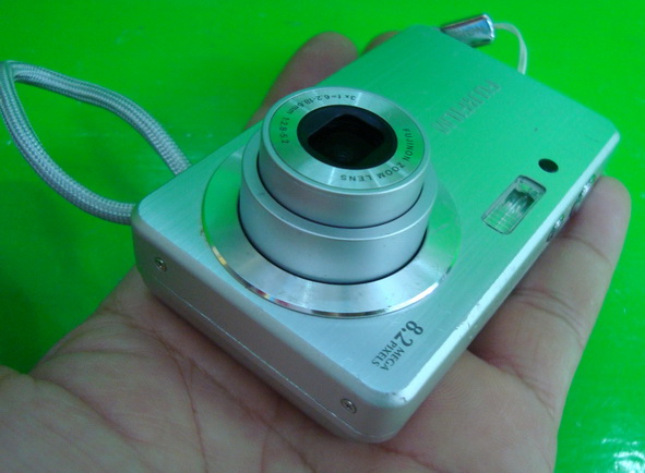 Fuji FinePix J10 ความละเอียดถึง 8.2 ล้านพิกเซล ตัวนี้น่าใ ช้ครับ เล้กกะทัดรัด พกพาสะดวก น่าใช้งานในร