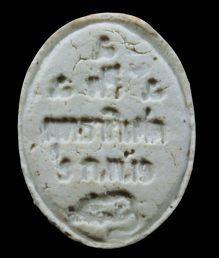 เหรียญพุทธาภิเศกเนื้อเซรามิคฝังพลอยพร้อมกล่องสวยๆหายากสร้างน้อยหลวงพ่อเกษมปี19ครับ