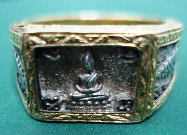  แหวนเงินเลี่ยมทองหลวงพ่อรวยปี2543 วัดตะโก อ.ภาชี จ.พระนครศรีอยุธยา 