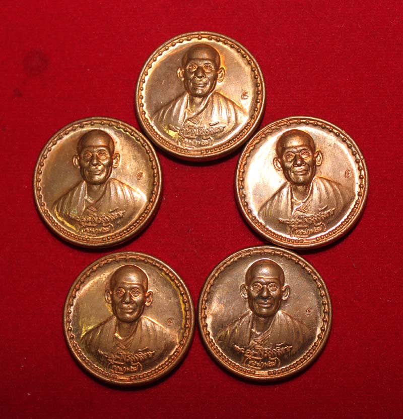 เหรียญทองแดง รุ่นแรก ครูบาน้อย 5 เหรียญ