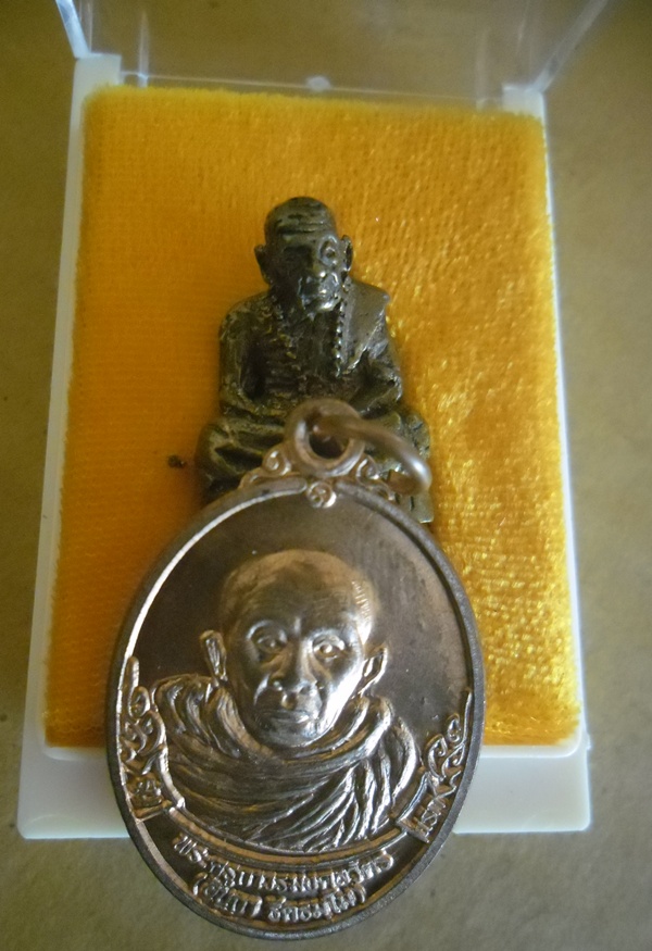เหรียญ-รูปหล่อ รุ่นแรก ครูบาอินถา วัดยั้งเมิน อ.สะเมิง จ.เชียงใหม่