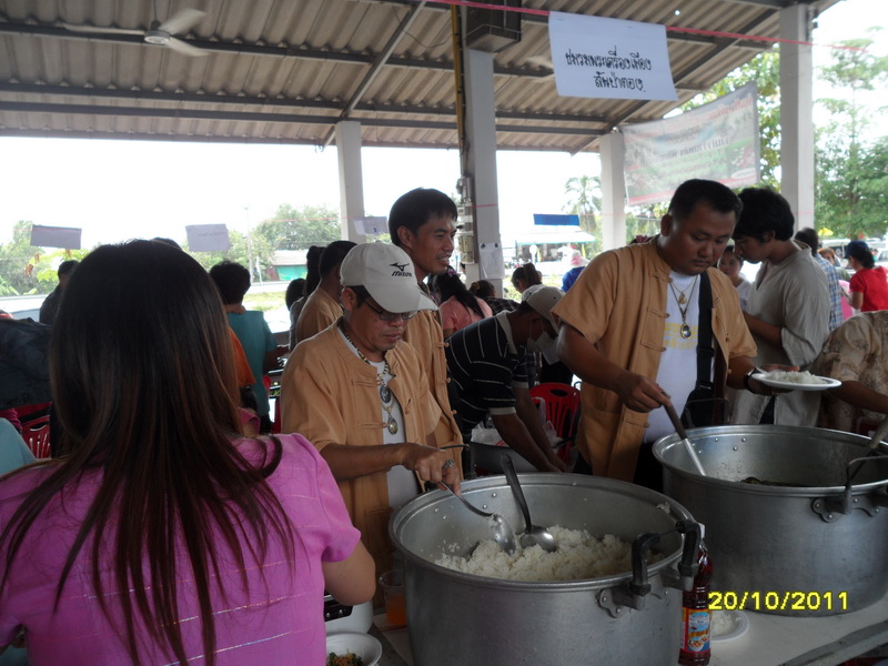 ชมรมสันบ่าตองทำบุญเลี้ยงโรงทานครับ