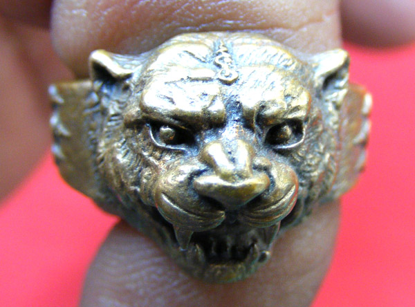 แหวนหัวเสือ + หนุมานเชิญธง หลวงพ่อทรงวัดศาลาดิน อ่างทอง