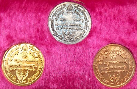 ลพ.เกษม เหรียญ ร.5 หลังยันต์เขมโก 3เหรียญ ปี35 พร้อมกล่อง