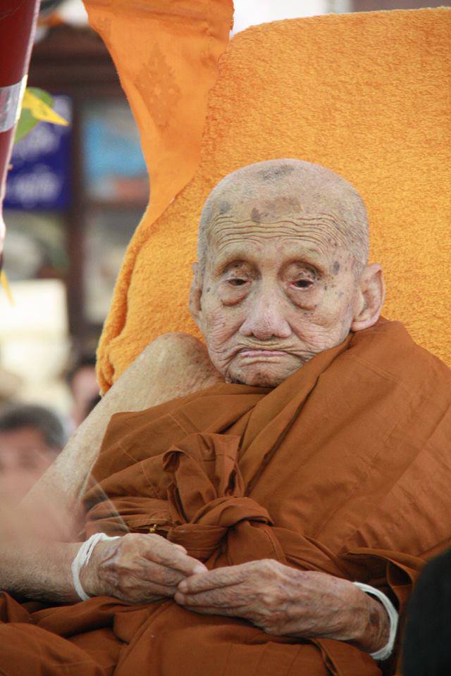 ภาพพิธีสืบชะตาหลวงปู่ครูบาเจ้าตั๋น ปญฺโญ สำนักสงฆ์ม่อนปู่อิ่น27/8/56และขอเชิญร่วมบูชาล็อคเก็ต ๙๙ ปี