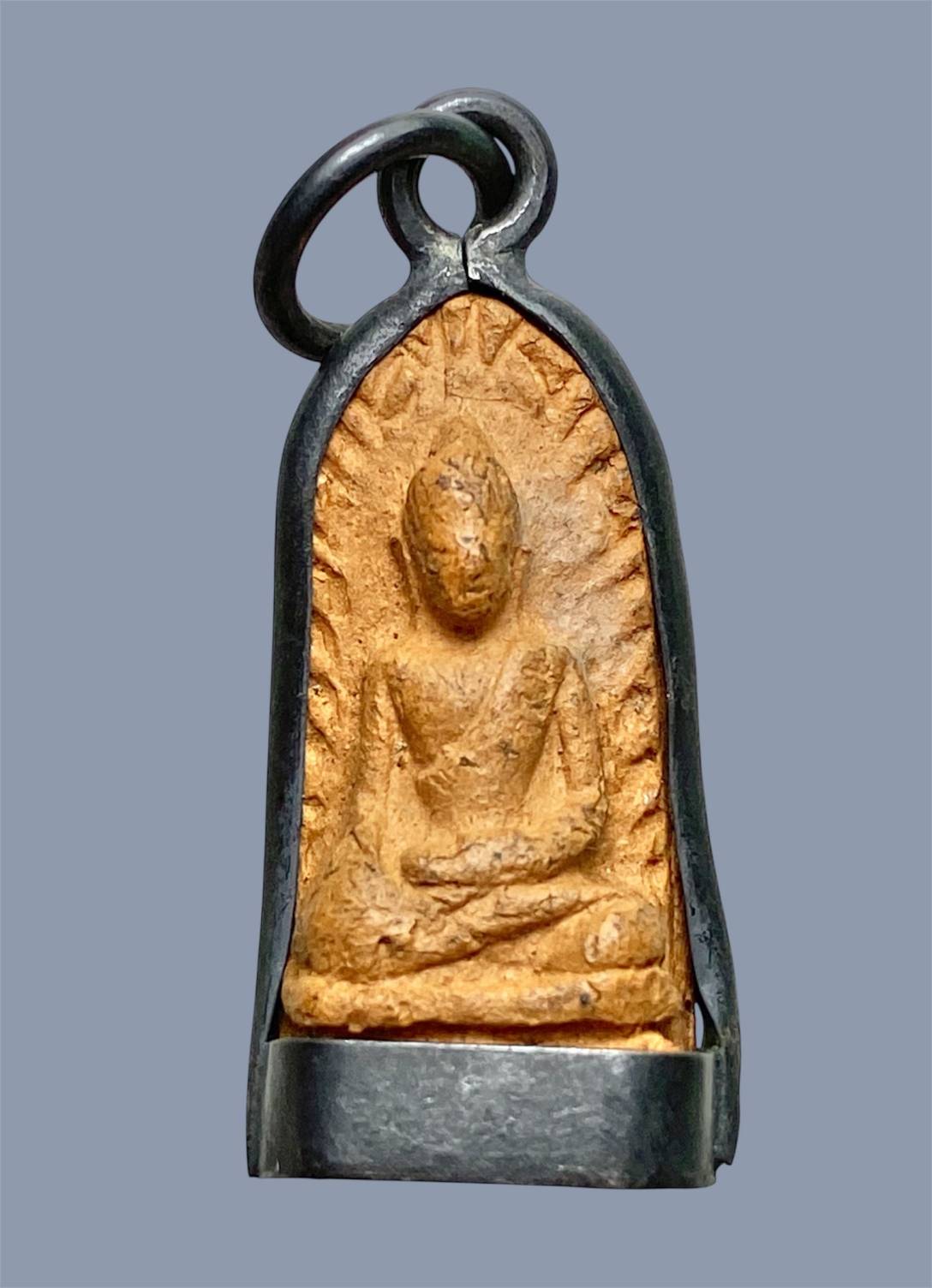 พระรอดวัดพระสิงห์เลี่ยมเงินโบราญ