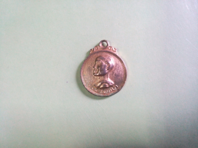 เหรียญกลมเล็กเจ้าคุณนรฯ เนื้อกะไหล่ทอง ปี13
