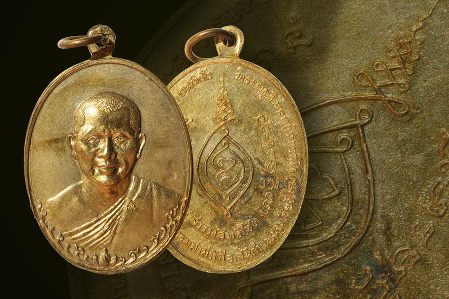 เหรียญรุ่นแรกหลวงปู่ทองบัว ปี17 (กระไหล่ทอง)