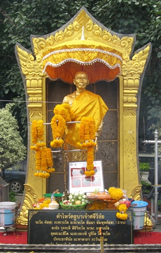 ขอเชิญ...ร่วมงานประกวดพระบูชา พระเครื่อง เครื่องราง และเหรียญเกจิคณาจารย์ ณ เทศบาลตำบลแม่ริม