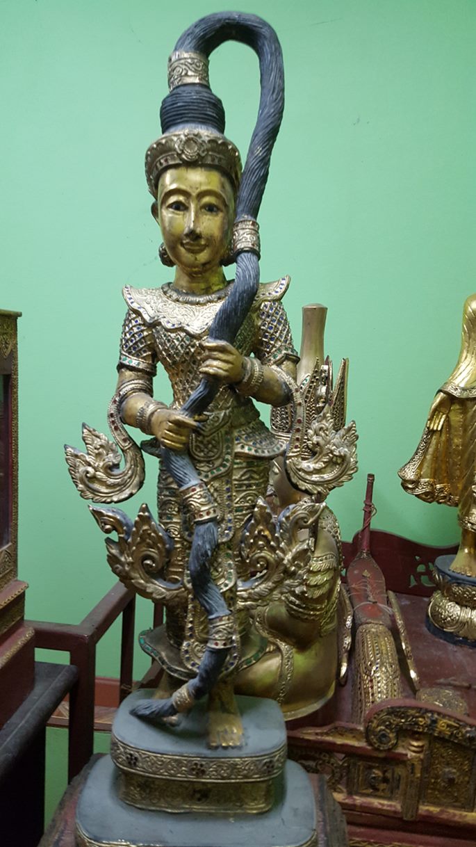 พระแม่ธรนีไม้แกะลงรักปิดทองศิลปพม่า